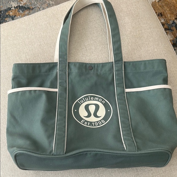 lululemon athletica Green Tote Bag - Picture 2 of 6